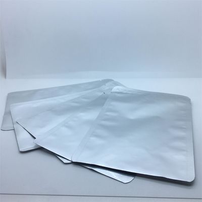 Worki z kanapkami wyłożonymi z folii żywnościowej