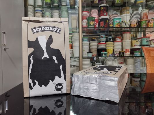 Zestawy z jedzeniem szybkim, wyłożone w folii, z jedzeniem na wynos opakowania z papieru podlegającego recyklingowi